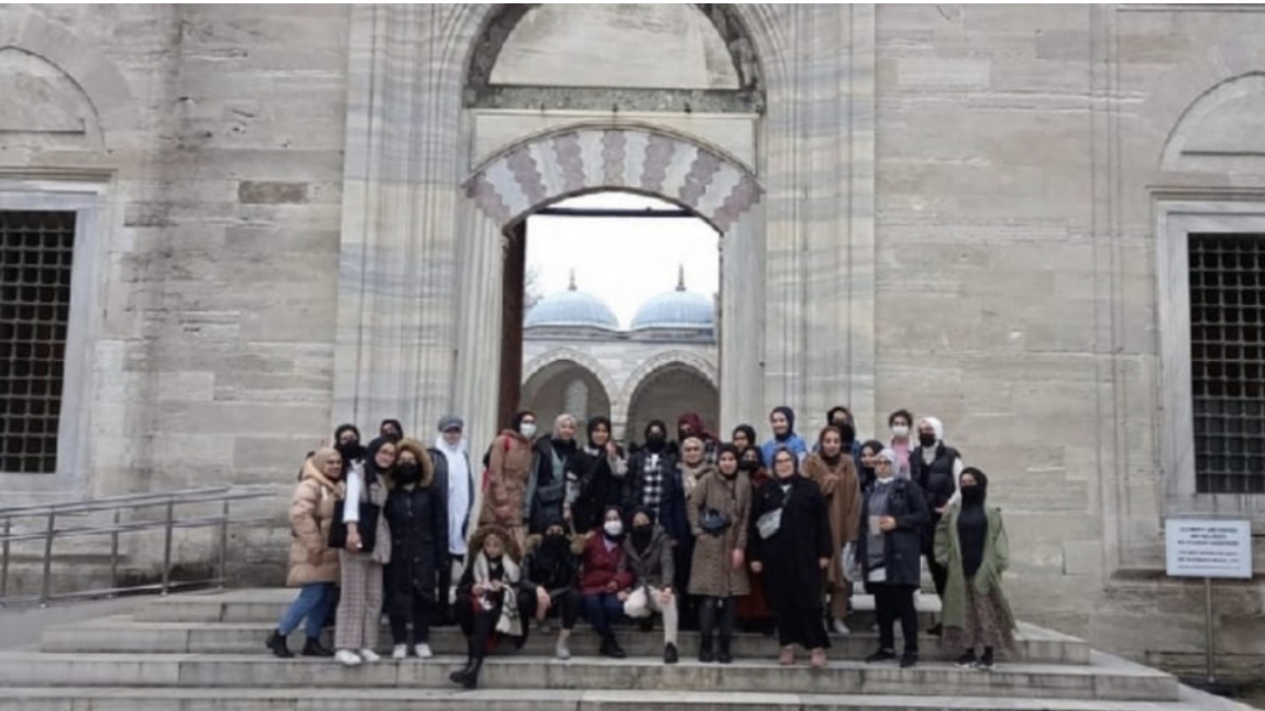 Öğrencilerimiz İstanbul 'un Tarihi ve Sembol Camiilerini Ziyaret Ettiler.
